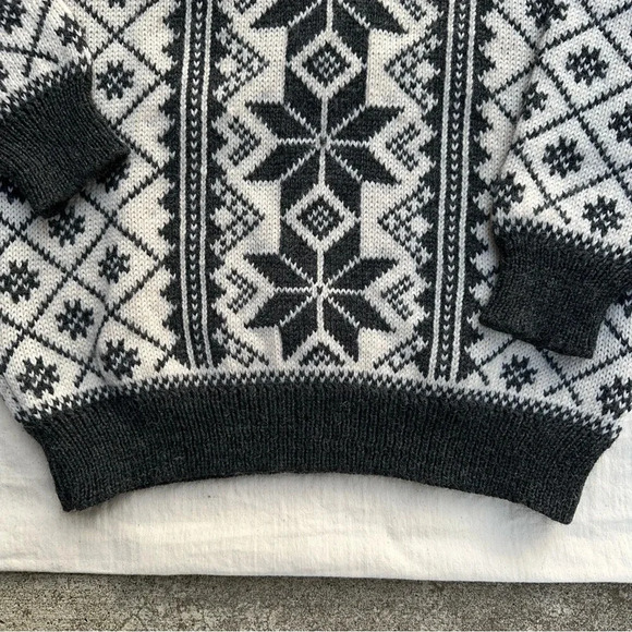 VOSS NORWAY NWOT PURE WOOL FAIR ISLE SNOWFLAKE SWEATER | SMALL - Picture 8 of 15